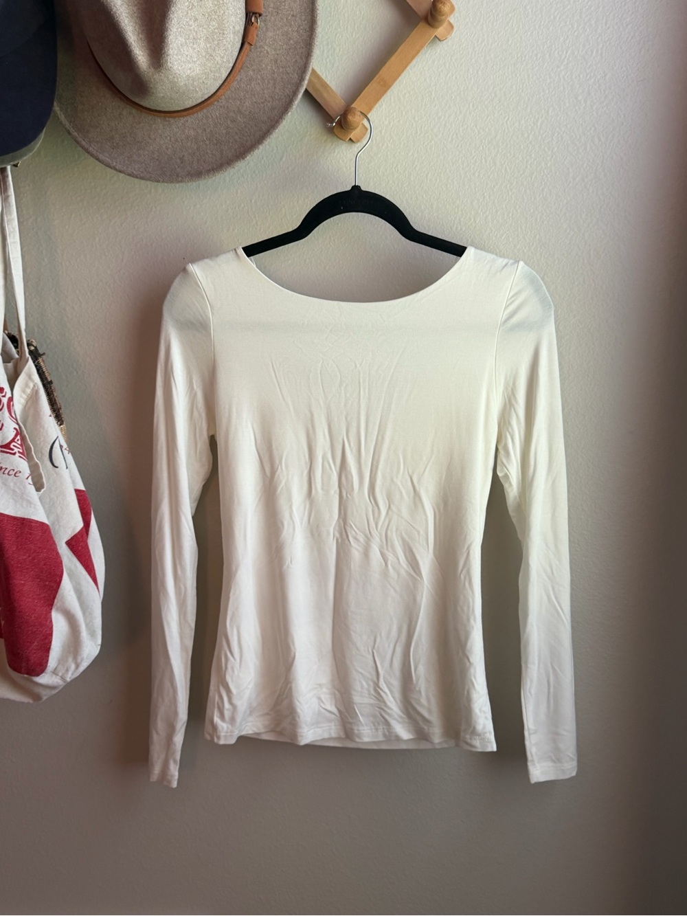 Carly Jean Los Angeles HARPER Cream Scoop Neck Long-Sleeve Top